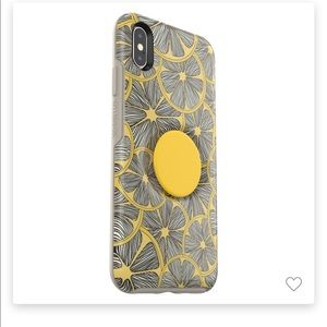 XS Max Outterbox with pop socket!